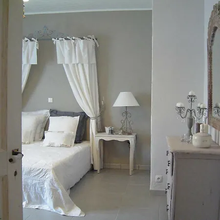 Mas De La Garance Bed & Breakfast *